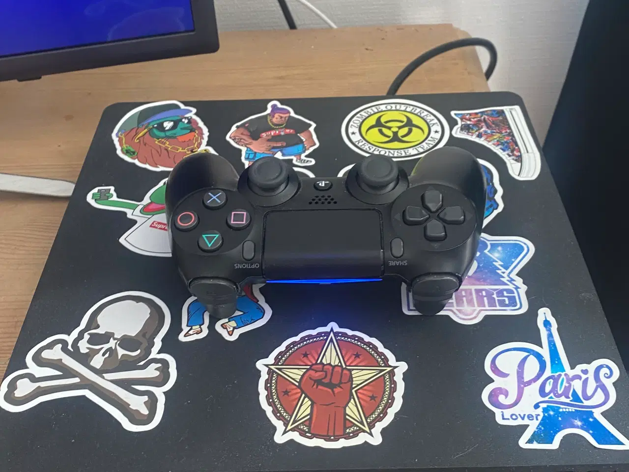Billede 2 - Playstation 4 i god stand med controller og spil