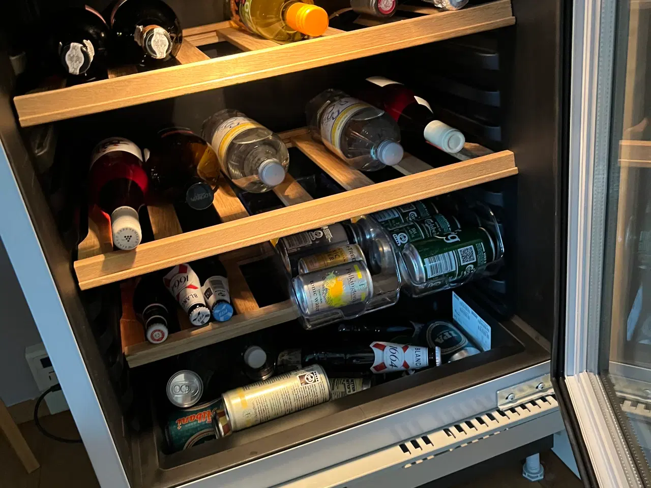 Billede 2 - Whirlpool vinkøleskab med plads til 33 flasker 
