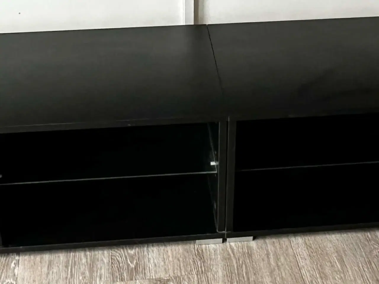 Billede 1 - Tv bord sælges