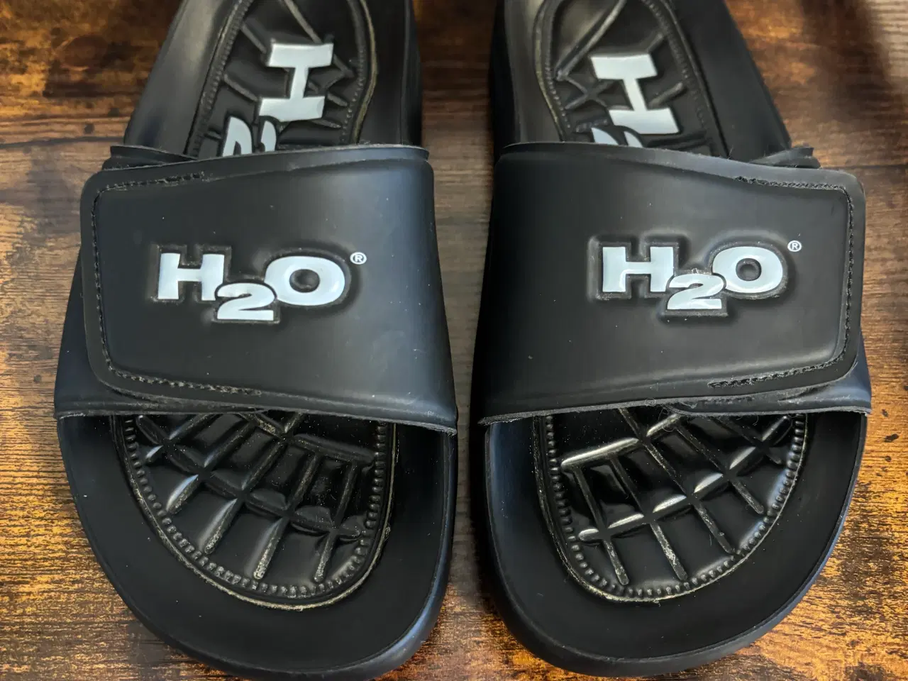 Billede 1 - Klassiske H2O klipklappere i str. 37