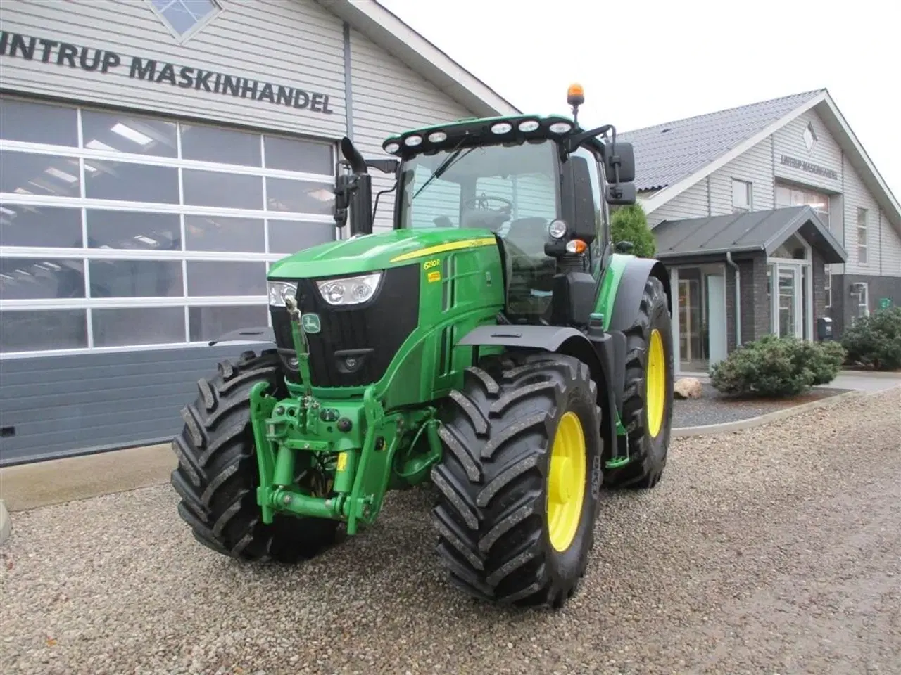 Billede 9 - John Deere 6230R med Command pro kørehåndtag.