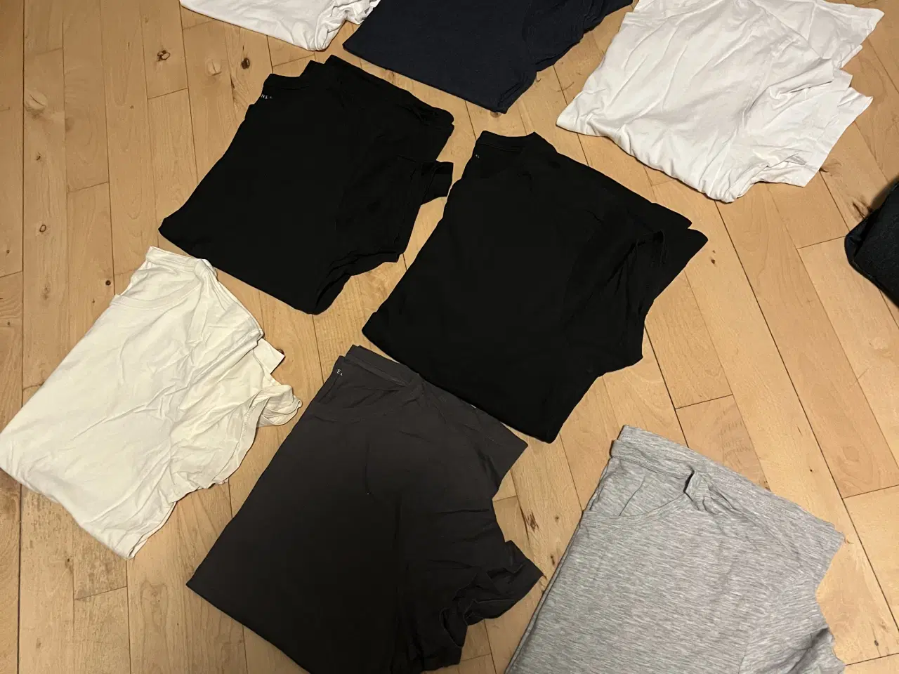 Billede 1 - 8 t shirt ( 5 i xl og 3 i L 