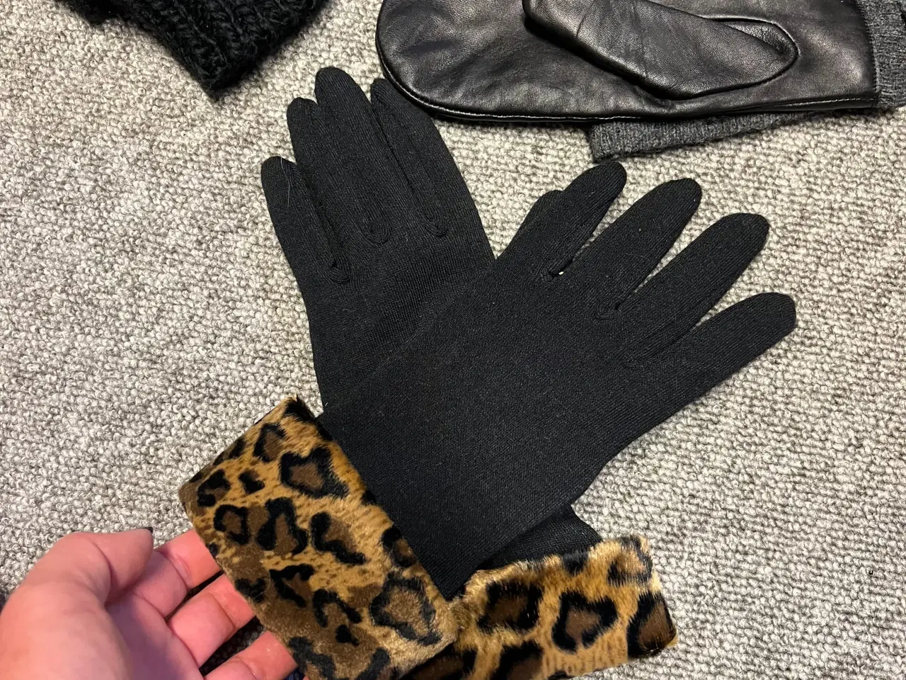 Billede 2 - Lækre handsker str onesize 