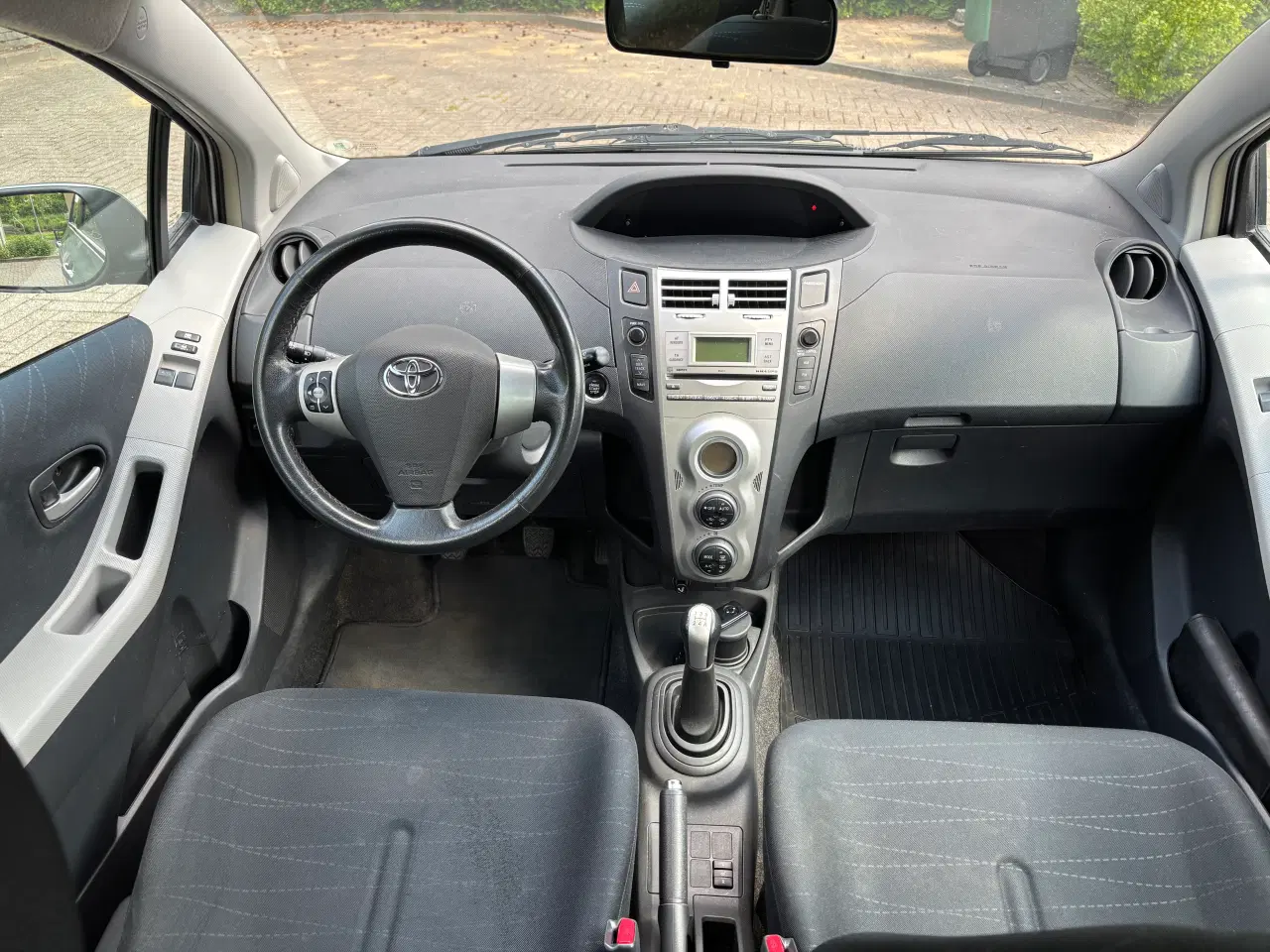 Billede 7 -  TOYOTA YARIS 1.3 VVT-I / NØGLEFRI