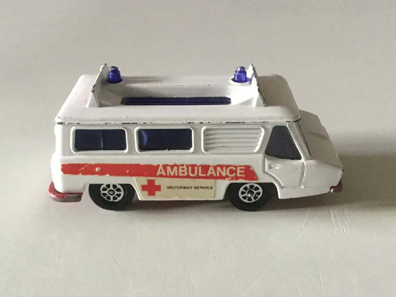 Billede 2 - Ældre Corgi ambulance