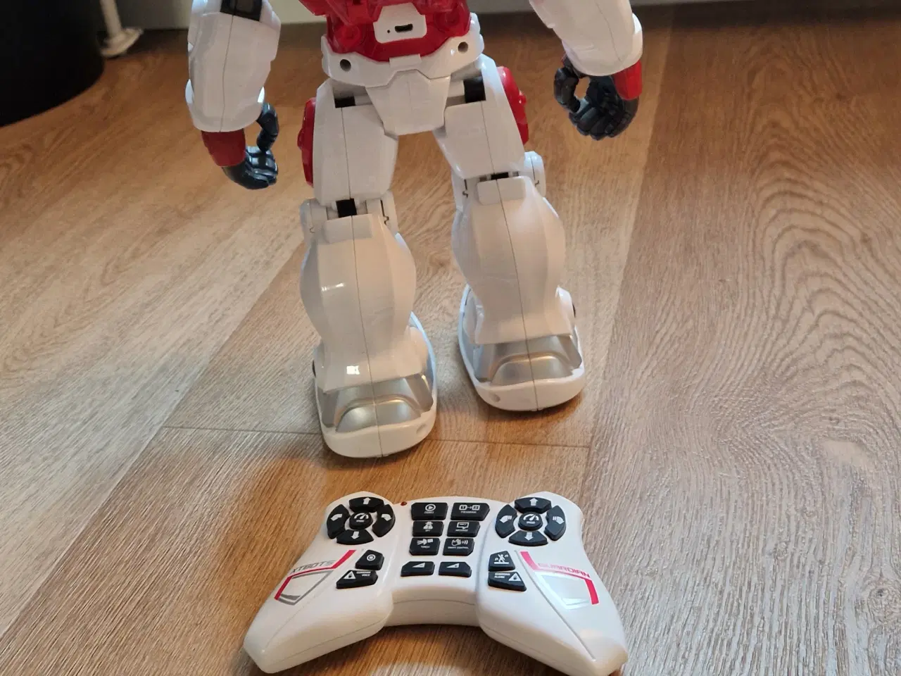 Billede 2 - Robot med fjernbetjening og lyd