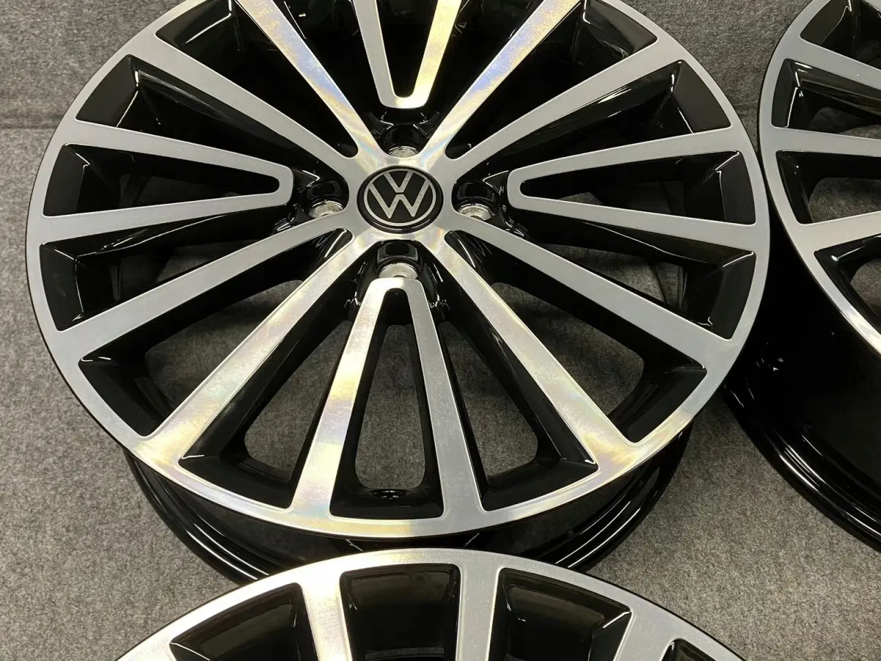 Billede 2 - ALUFÆLGE VW UP 1S0 POLYGON 17"