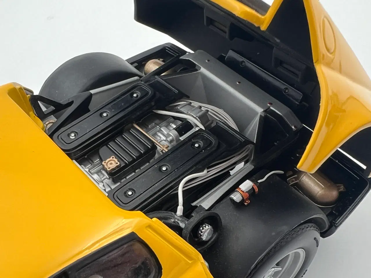 Billede 6 - 1976 Ferrari 512 BB Giallo Fly - Kyosho - 1:18  