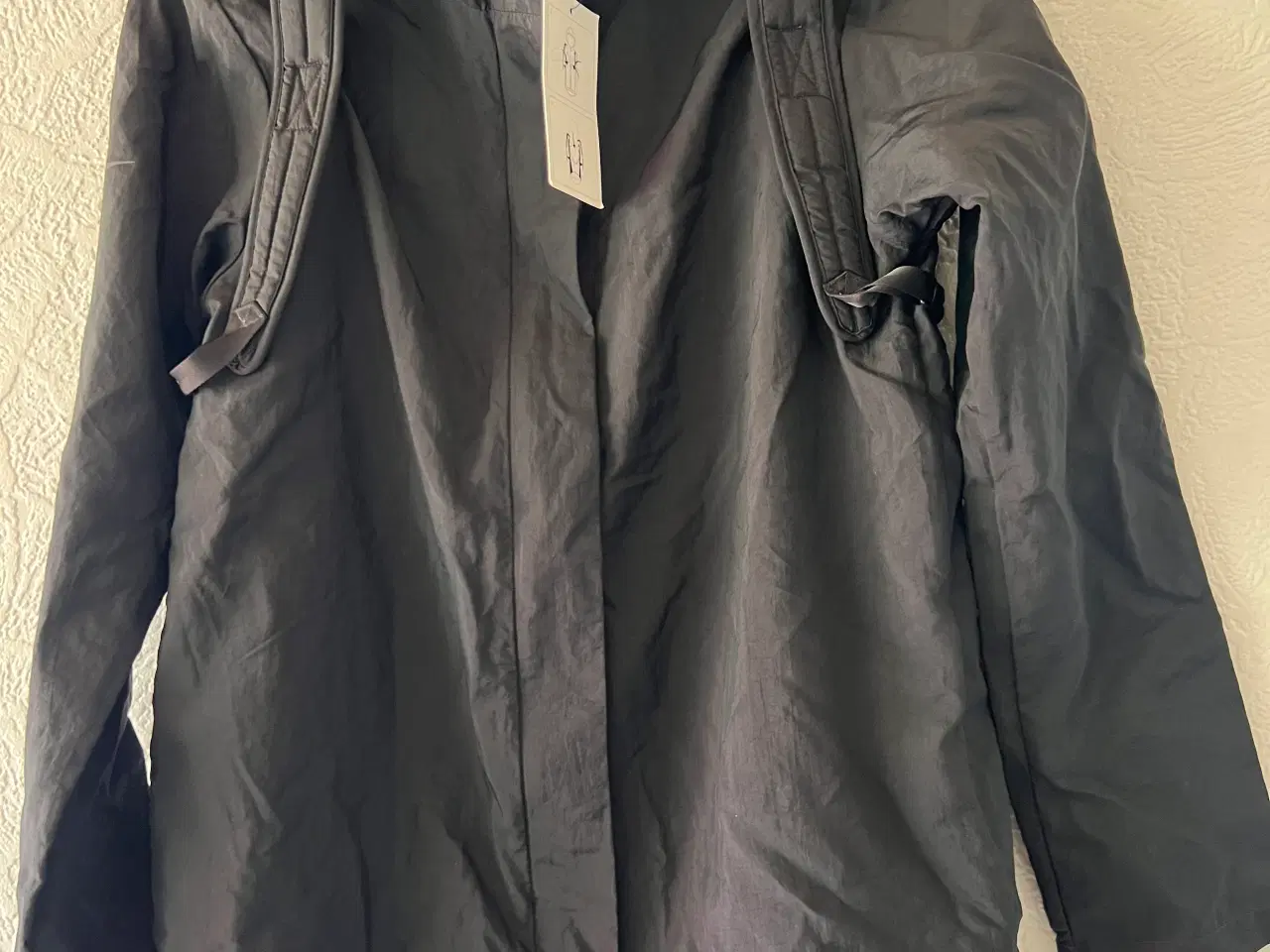 Billede 1 - NY Sort Nike Tech Pack Jakke. (Str. L/147-158 Cm.)