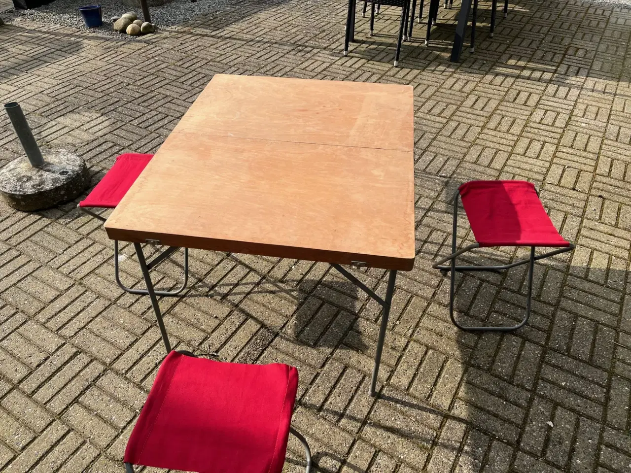Billede 2 - reto campingbord med 4 klapstole
