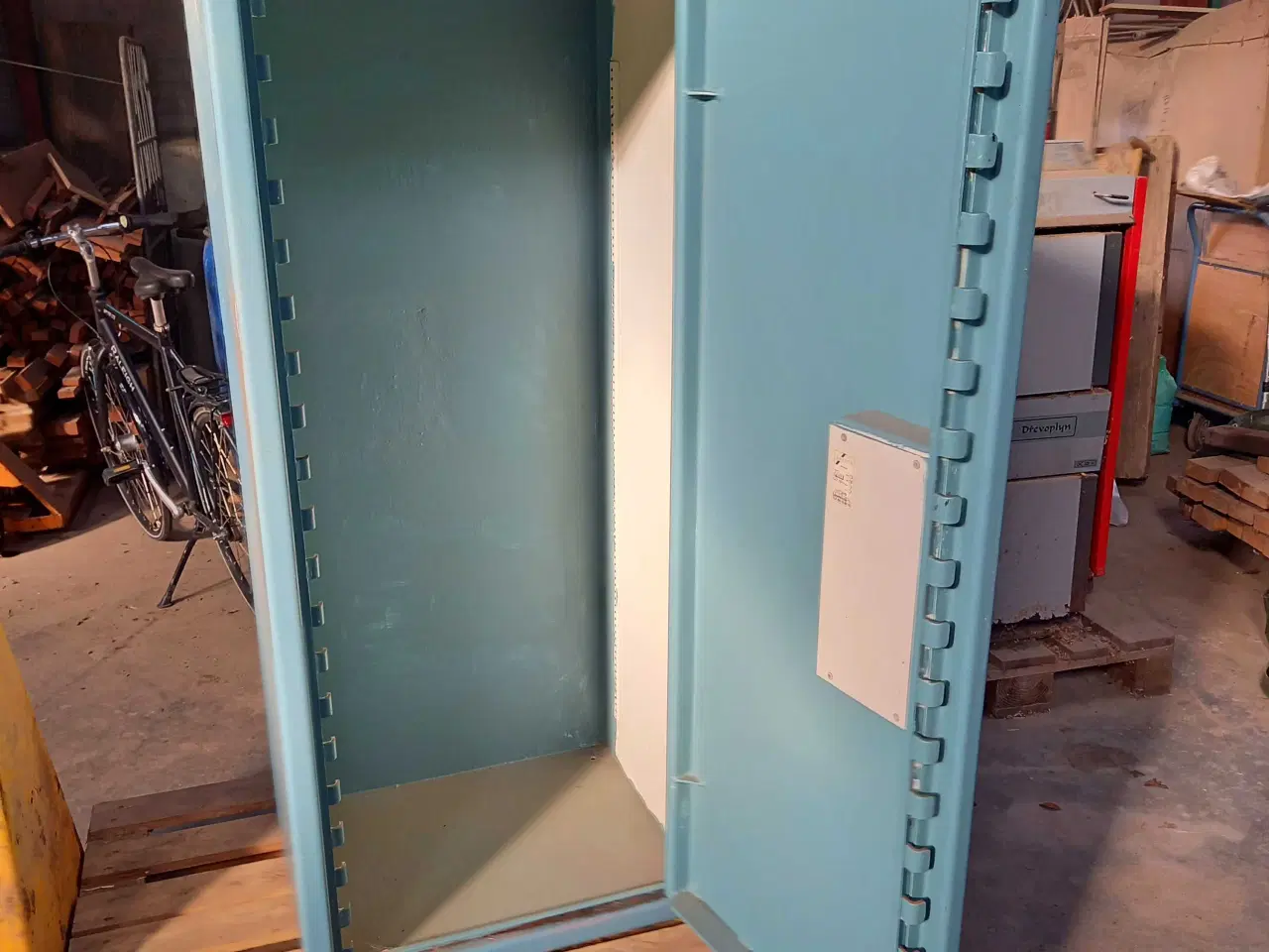 Billede 1 - Våbenskab 55x60x150 cm