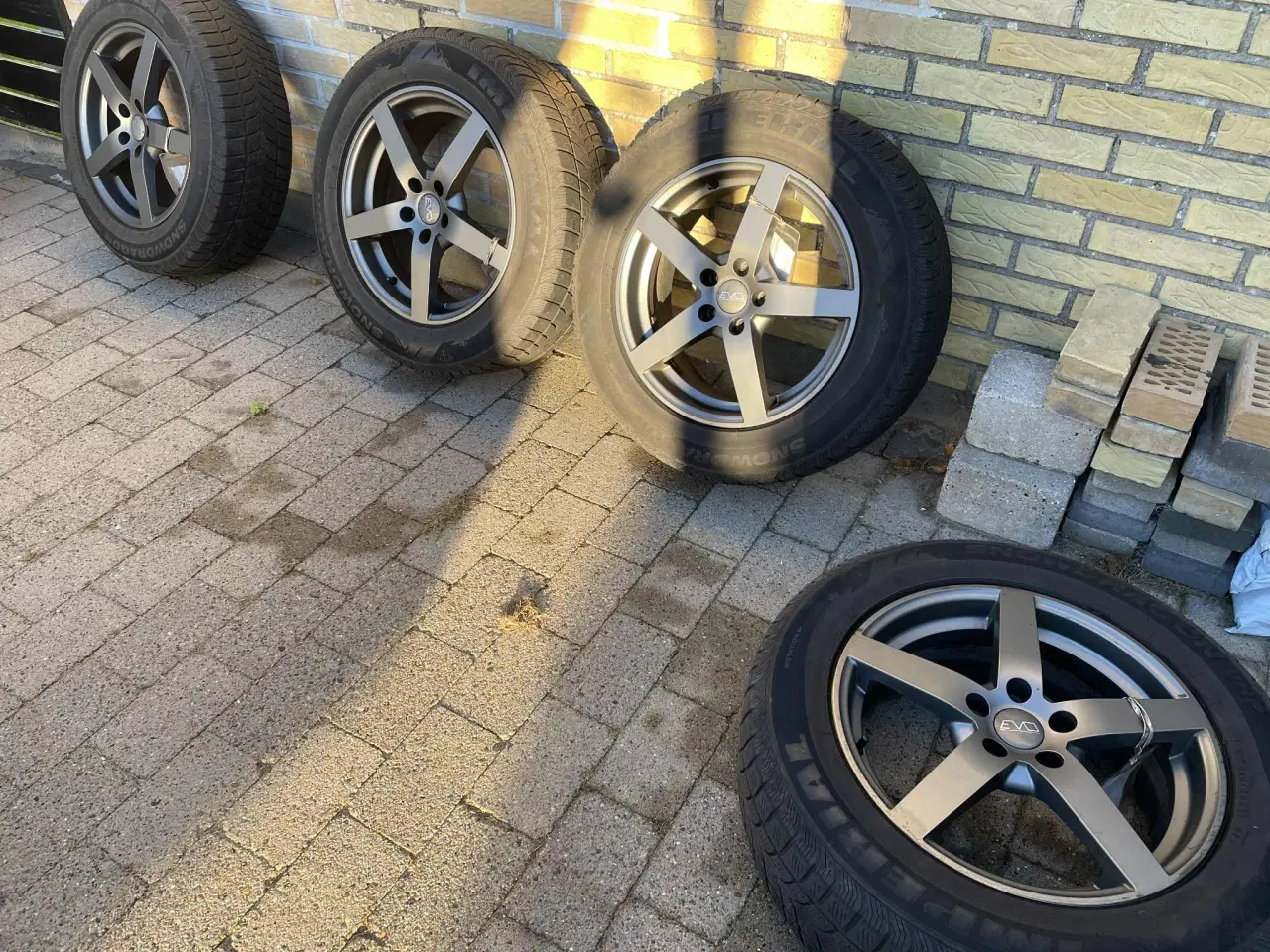 Billede 3 - EVO Brio Silver 7x17 5x108 ET48 Ø67,1 + vinterdæk