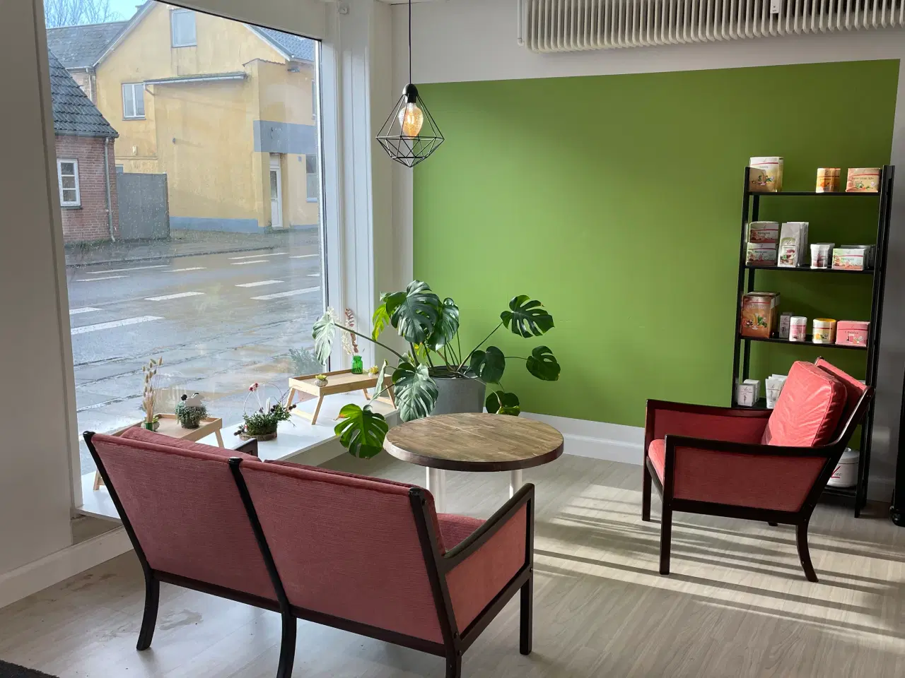 Billede 1 - Flot erhvervslokale med god synlighed i Karise