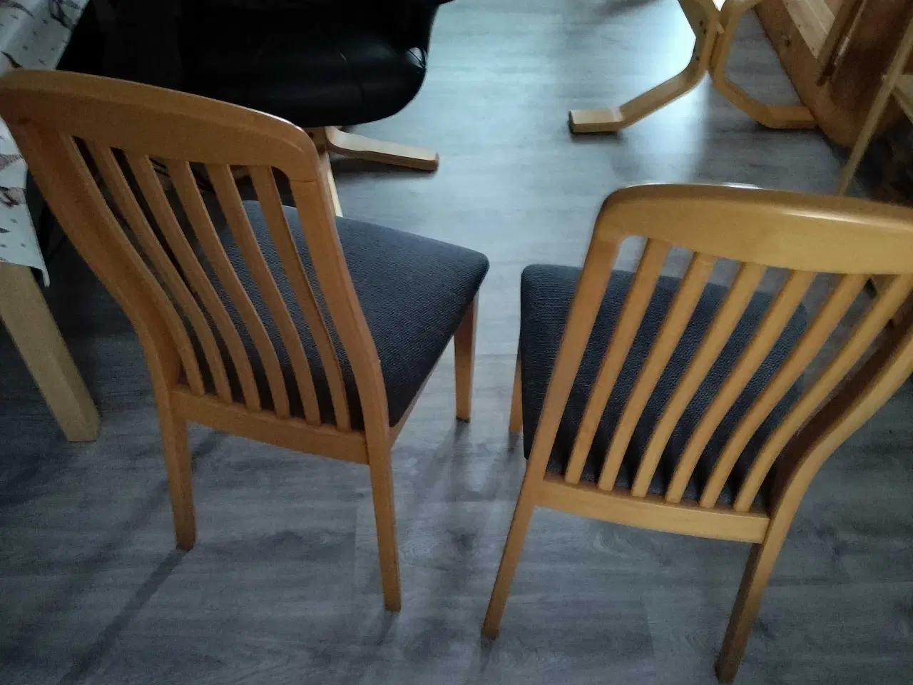 Billede 5 - Spisebord med 2 stole 