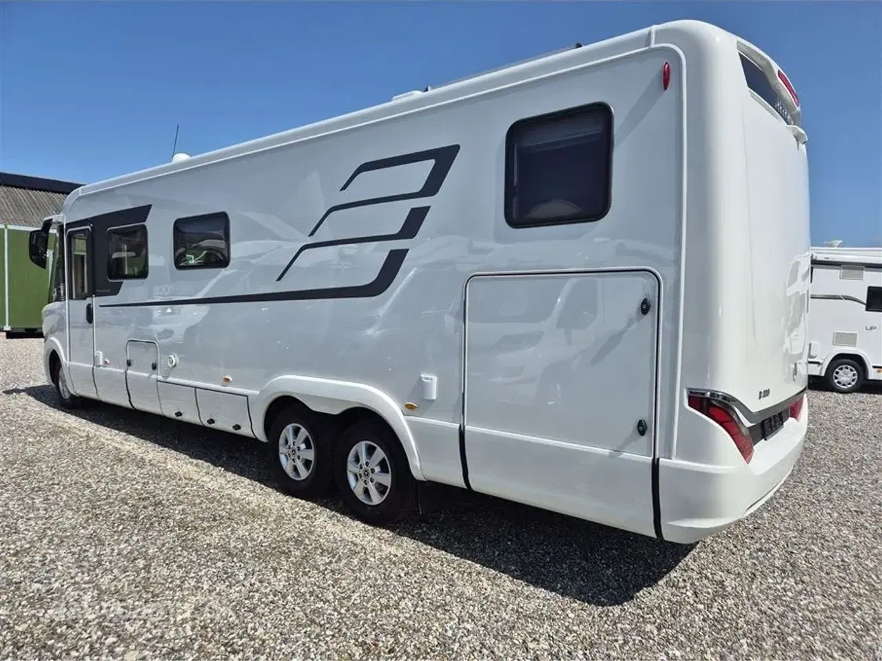 Billede 3 - 2022 - Hymer BML I880   2x solceller. 3x Batterier. inverter. Markise. Lædersæder. udv. gas. udv. bruser. Adaptiv fartpilot. Hydrauliske støtteben.
