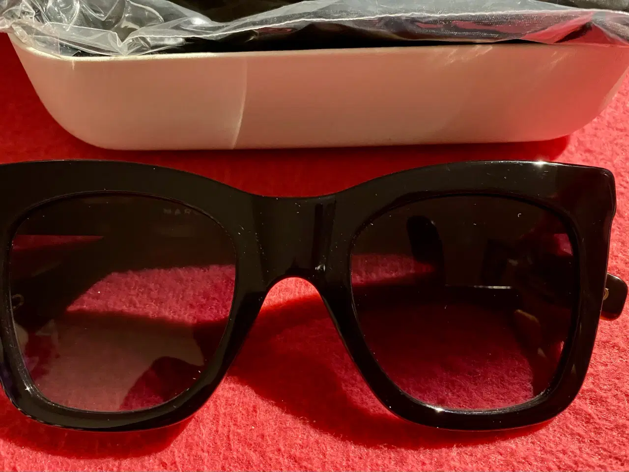 Billede 2 - Nye MARC JACOBS solbriller med etui 