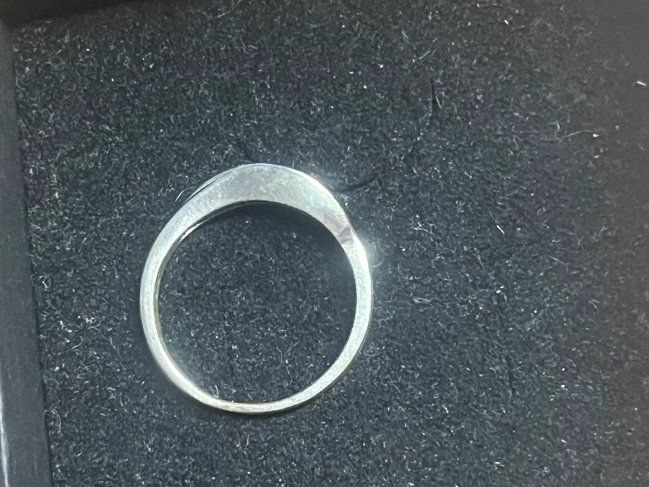 Billede 5 - 925 sterling sølv ring med diamant design