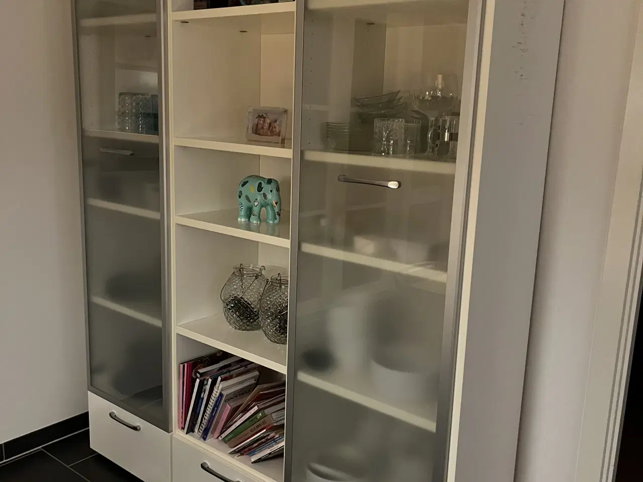 Billede 4 - Hvid Reol system vitrineskab