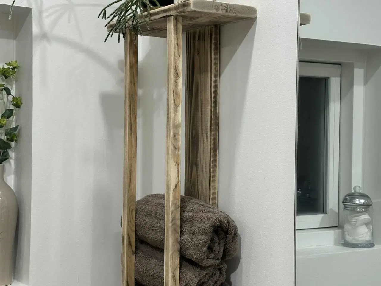 Billede 1 - Den perfekte håndklædehylde til dit badeværelse.