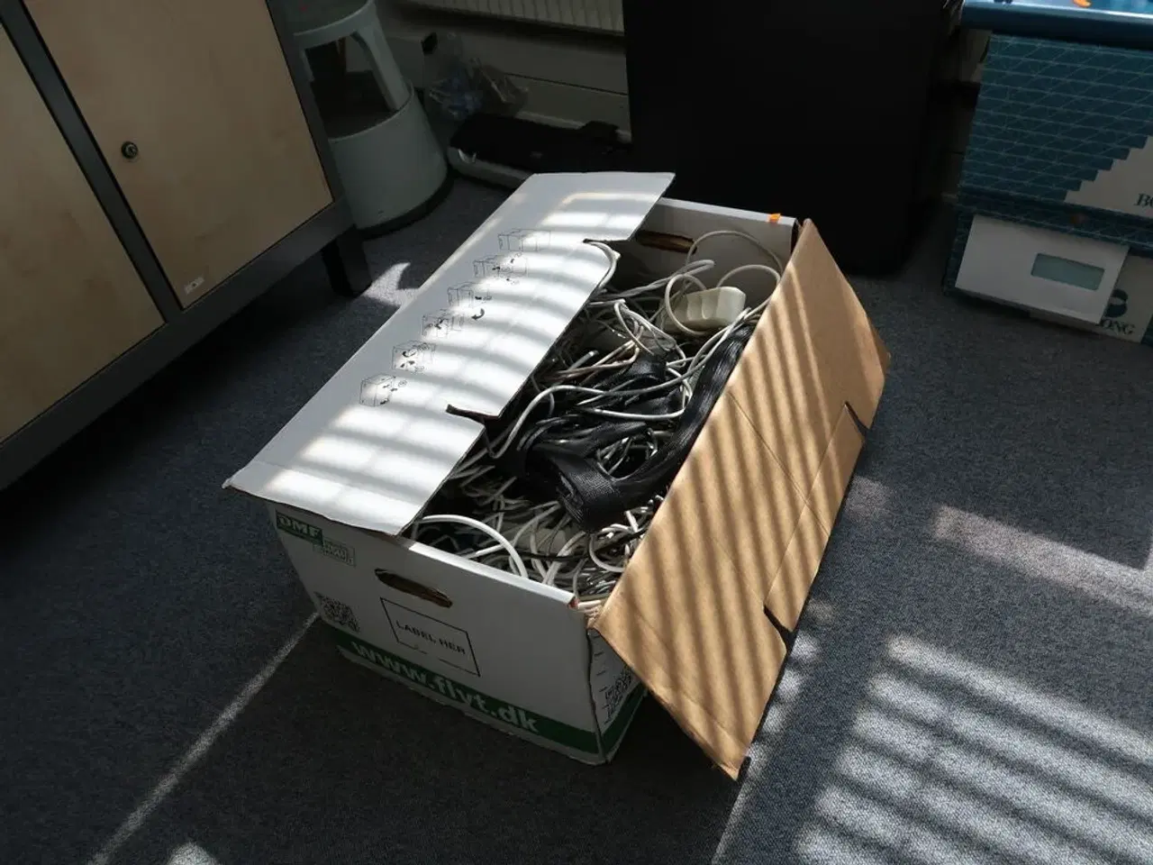 Billede 2 - Div. Elektronik, makulator REXEL RSS2232, hæftemaskine RAPID 5080Electronic m.m.