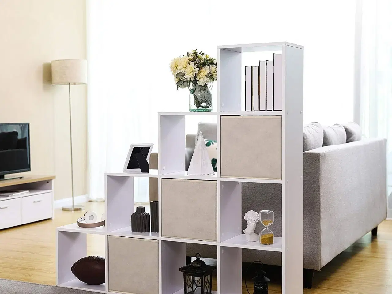Billede 4 - Bogreol i kuber – VASAGLE trappereol, rumdeler, 10 åbne rum, hvid, 129,5 × 129,5 × 29 cm