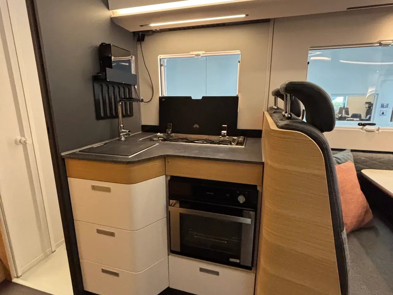 Billede 3 - Autocamper til salg - Adria Sonic I 700 SL Plus