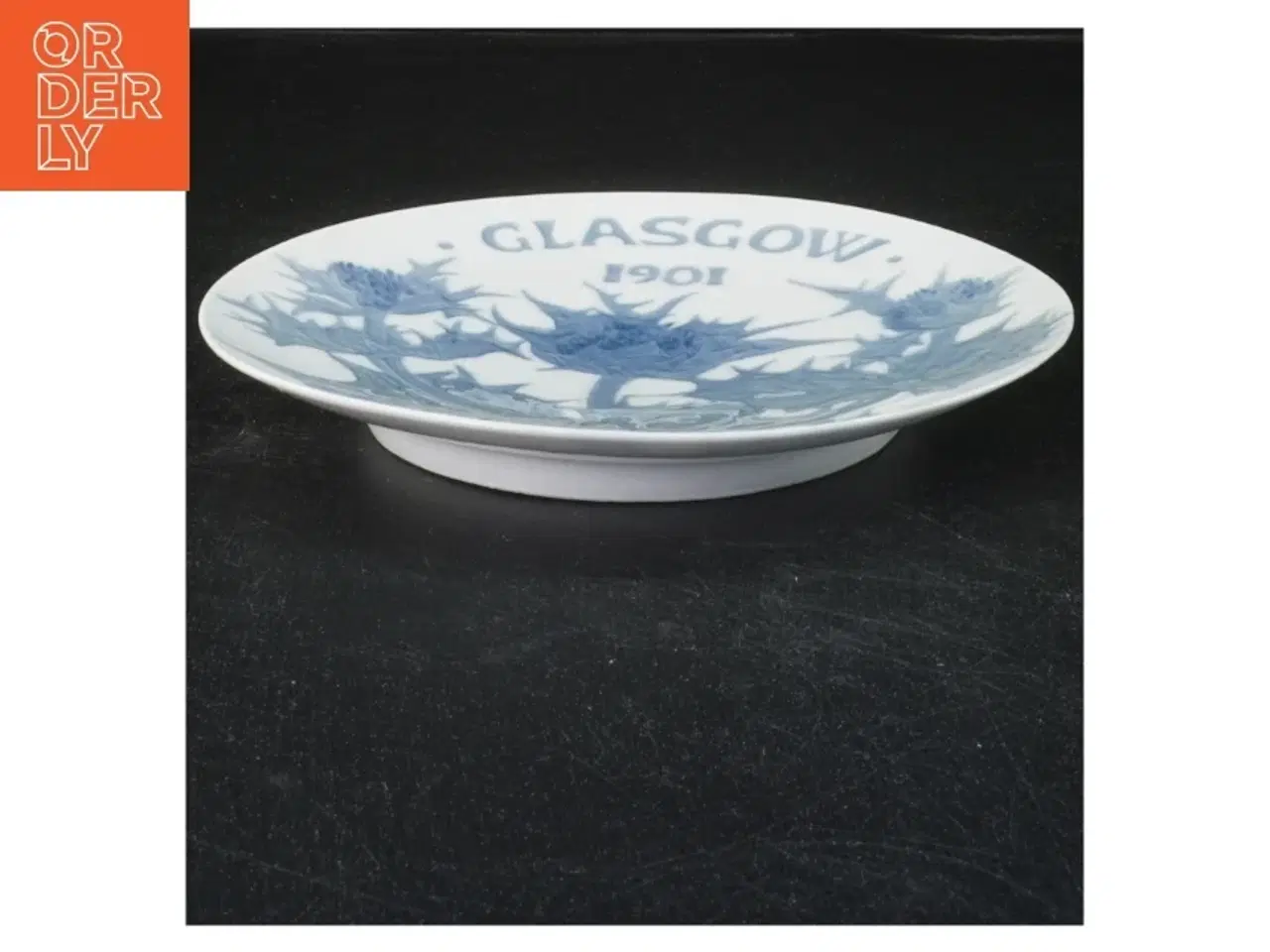 Billede 2 - Glasgow 1901 porcelænstallerken fra Royal Copenhagen (str. Ø 19 cm)