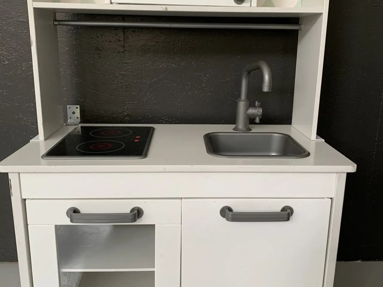 Billede 1 - Hvidmalet legekøkken fra IKEA