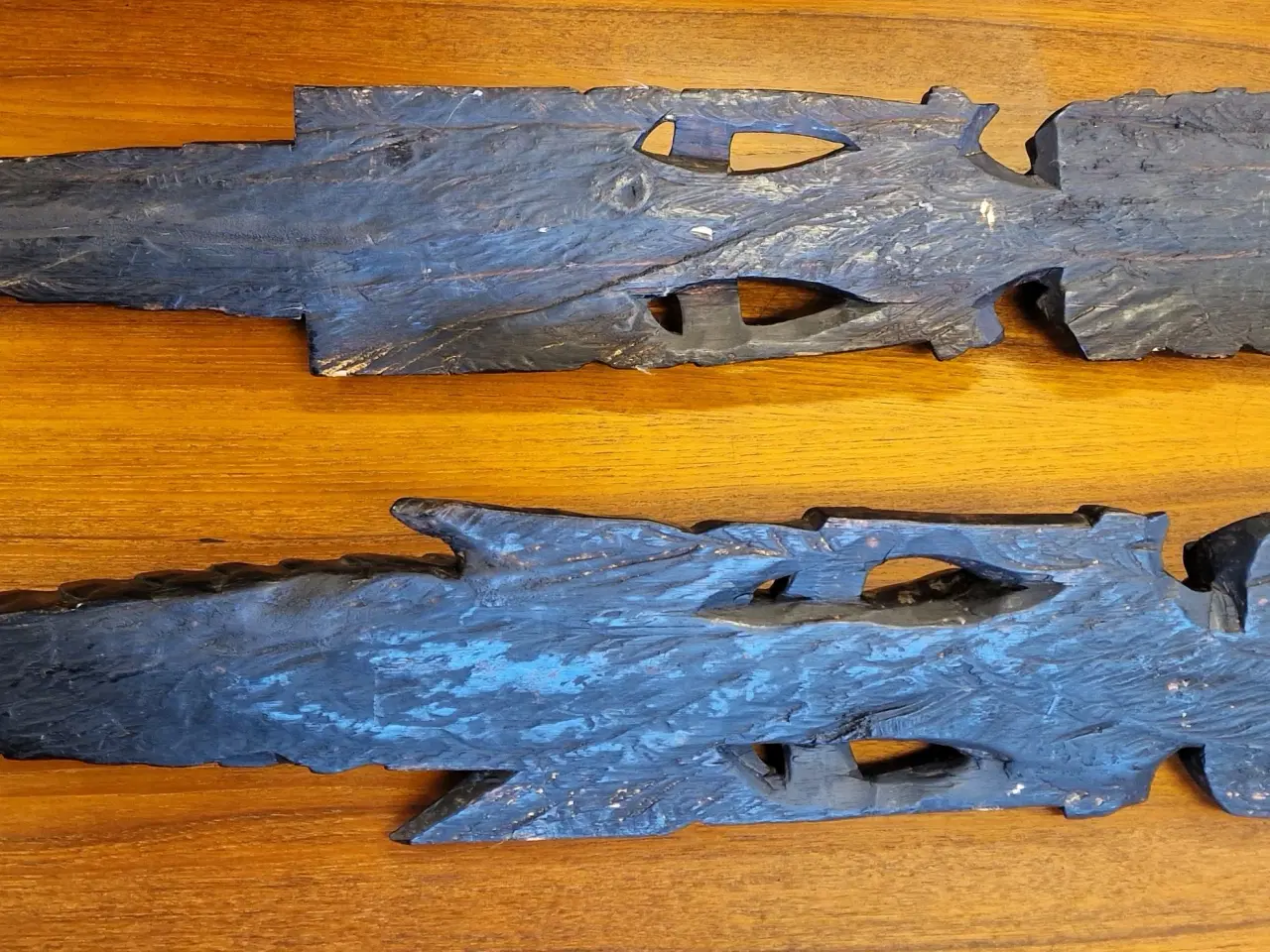 Billede 6 - Et par store flotte væghængte asiatiske figurer.