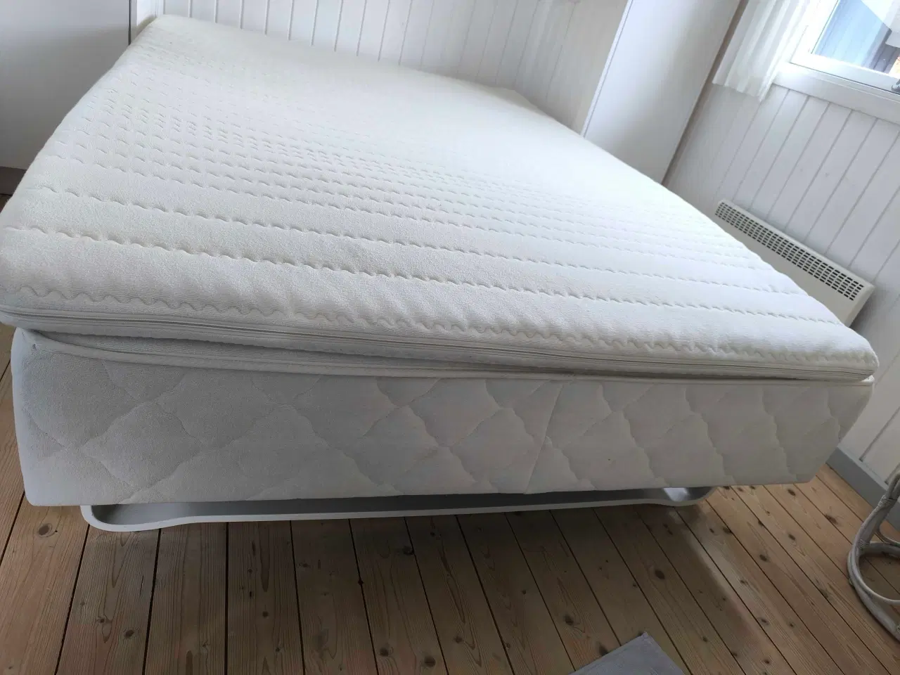 Billede 2 - Boxmadras med topmadras og meder