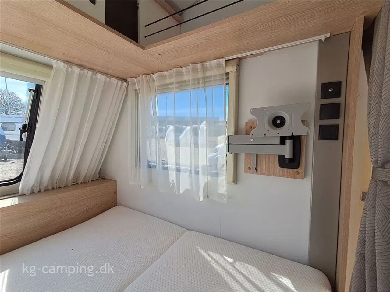 Billede 10 - 2022 - Adria Aviva 522 PT   Letvægtsvogn med 3 køjer og Isabella Sun Shine Plus solsejl