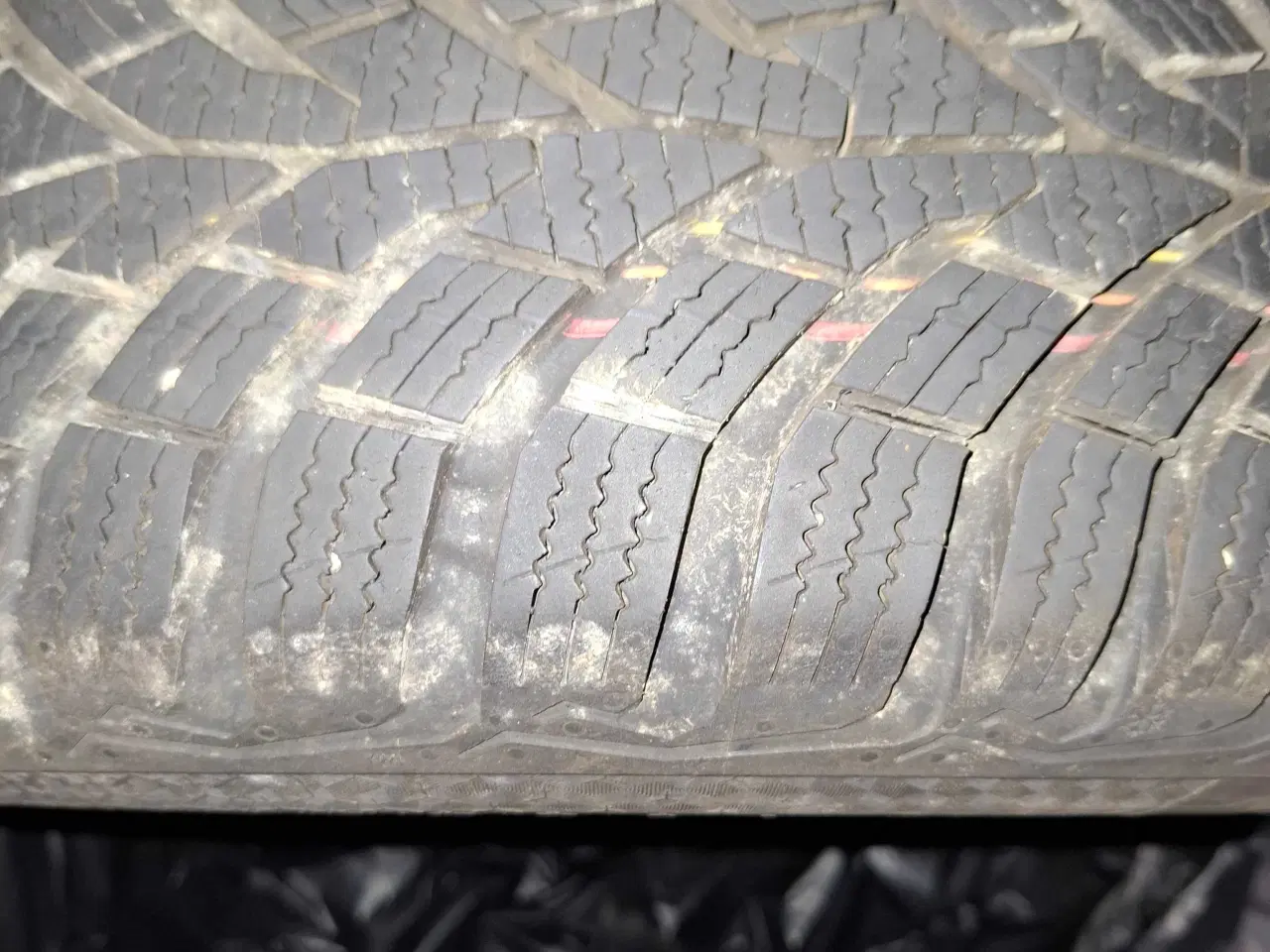 Billede 3 - Næsten nye vinterdæk