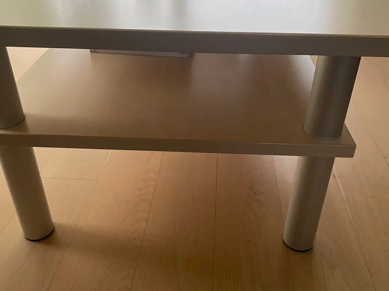 Billede 2 - Sofabord med hylde under 