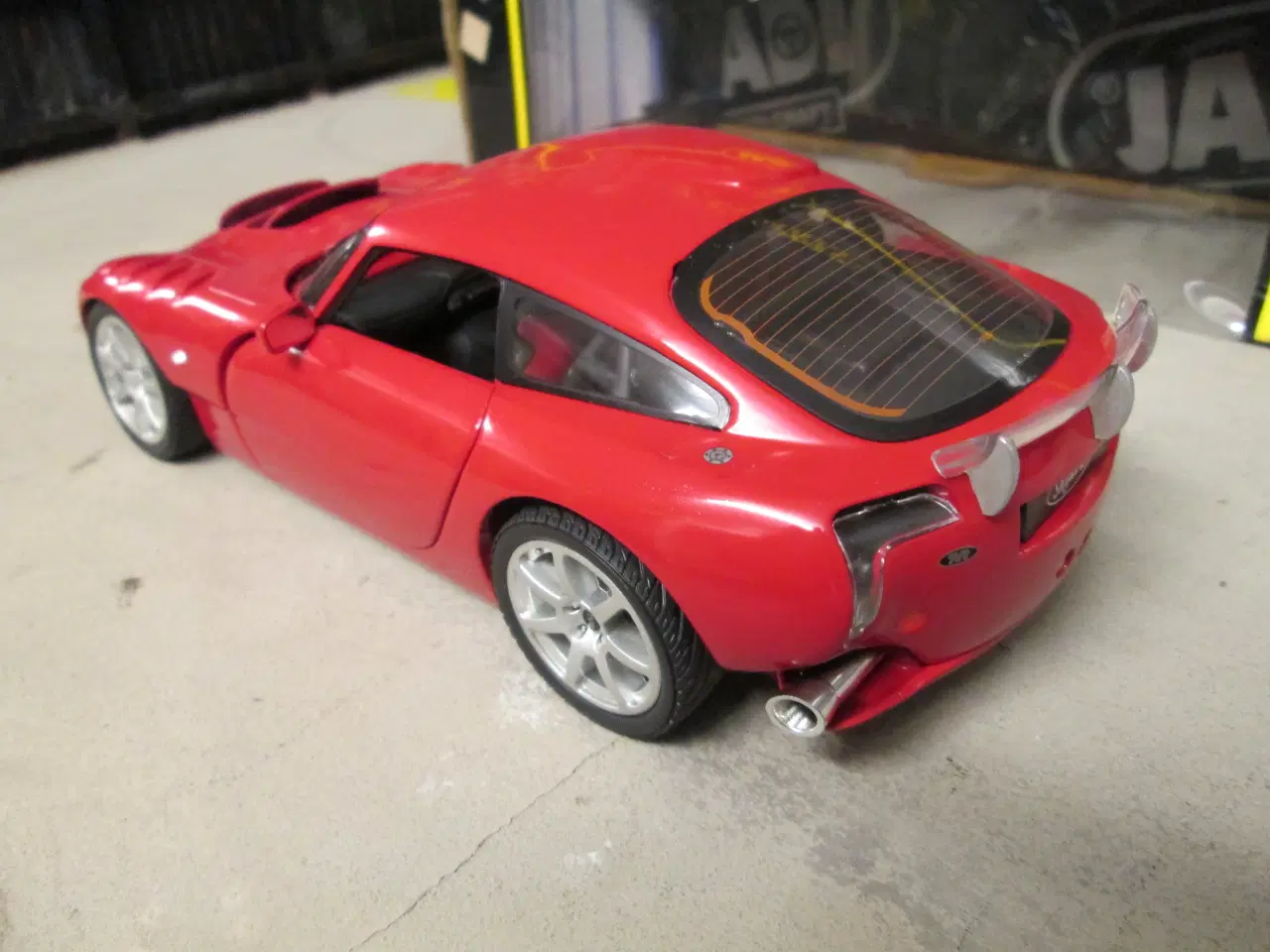 Billede 4 - Modelbil  1:18   Tvr Sagaris   Jadi  