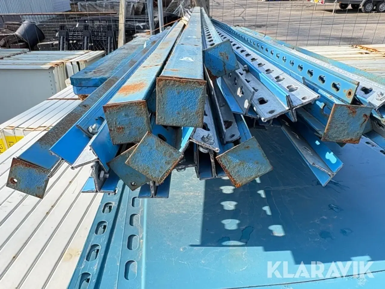 Billede 5 - Hylder: 80 styk Gavl stolper 28 styk,  endeplader 7 styk