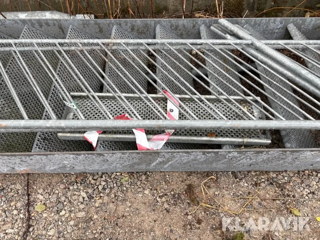 Billede 5 - Galvaniseret trappe med gelænder og repos.