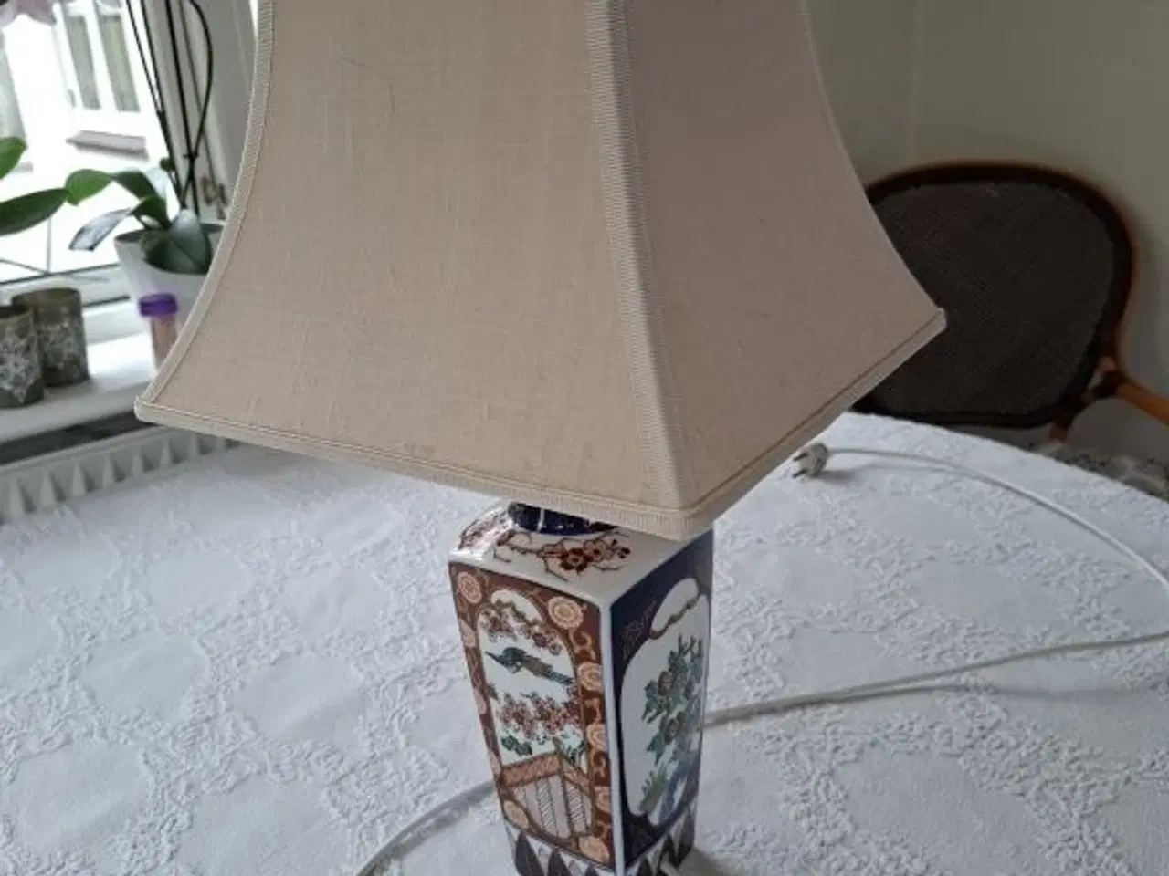 Billede 1 - Gold Imari håndmalet bordlampe med skærm sælges