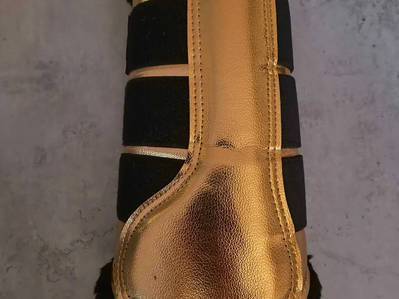 Billede 2 - Guldgamacher med sort plys