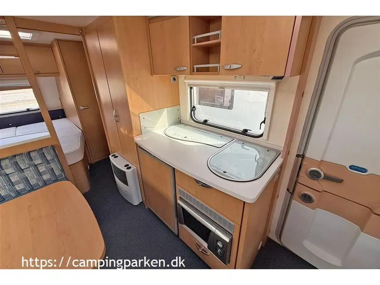 Billede 6 - 2007 - Knaus Südwind 550   Perfekt familievogn med dobbeltseng, køjer og 3 meter Isabella fortelt