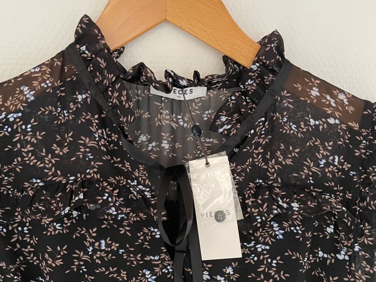 Billede 1 - Kjole Peices Str XS Ny.Pris 30kr