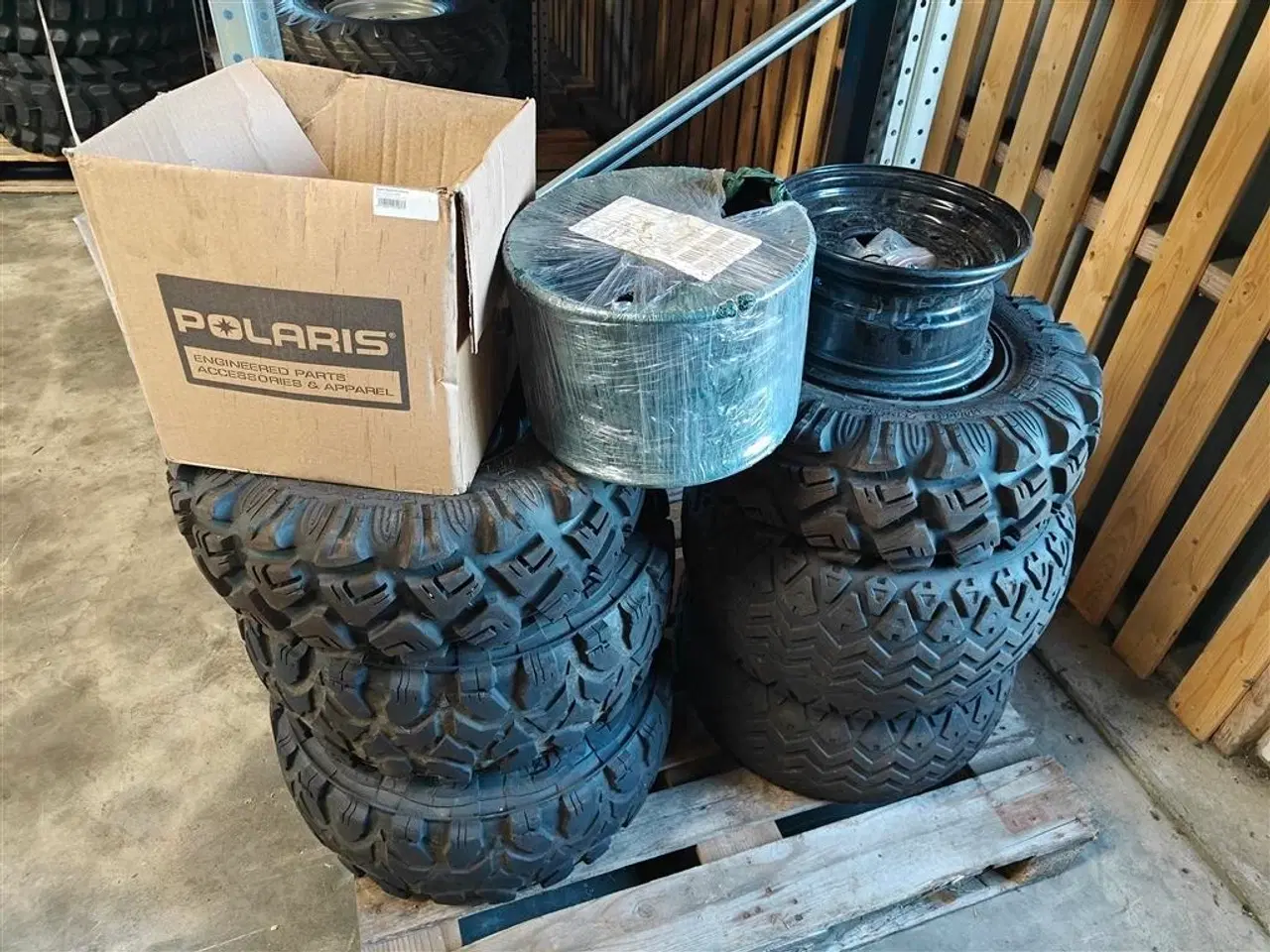 Billede 1 - Polaris Blandet dæk, hjul og fælge