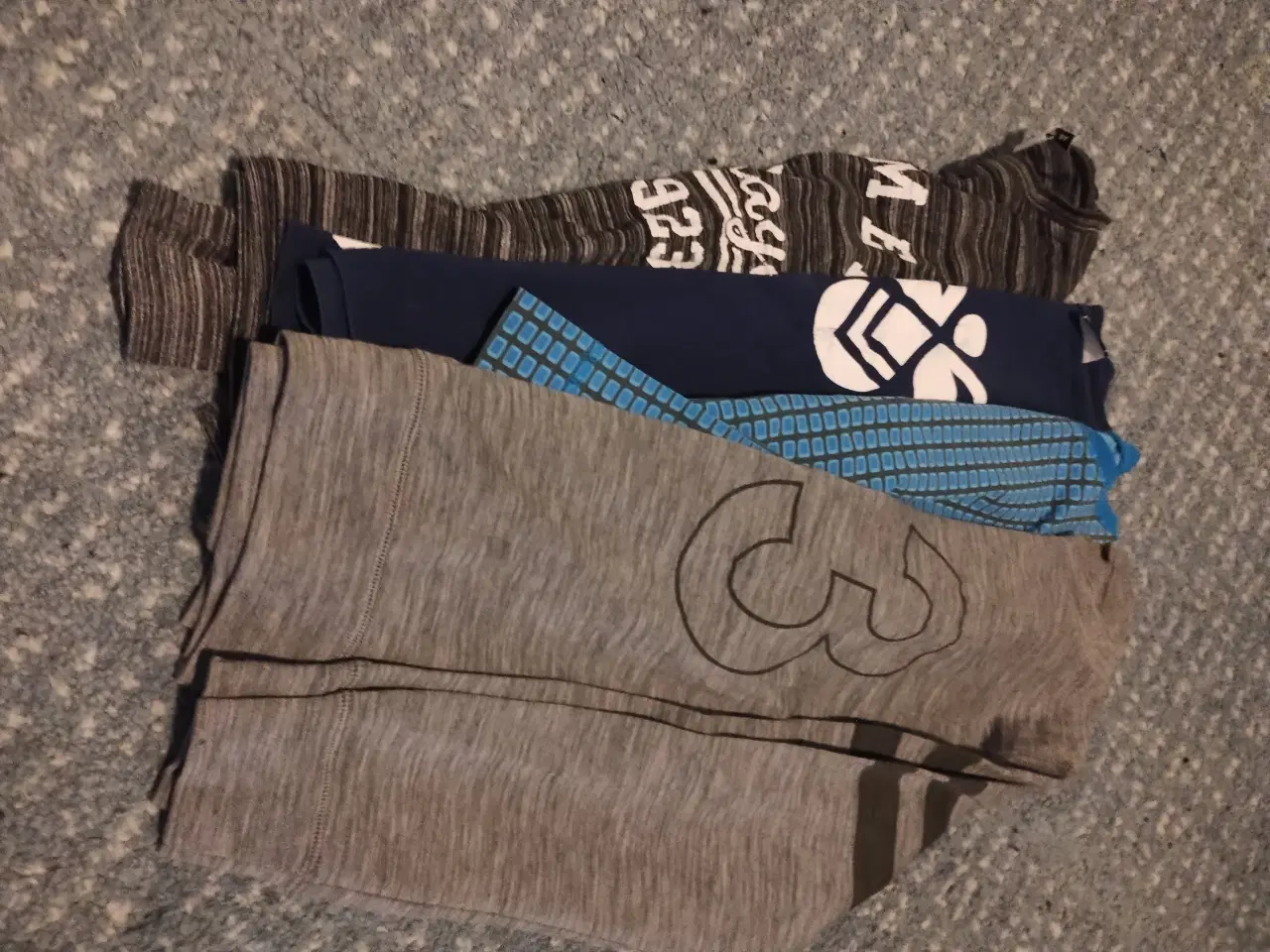 Billede 4 - str.128 22stk Blandet tøj