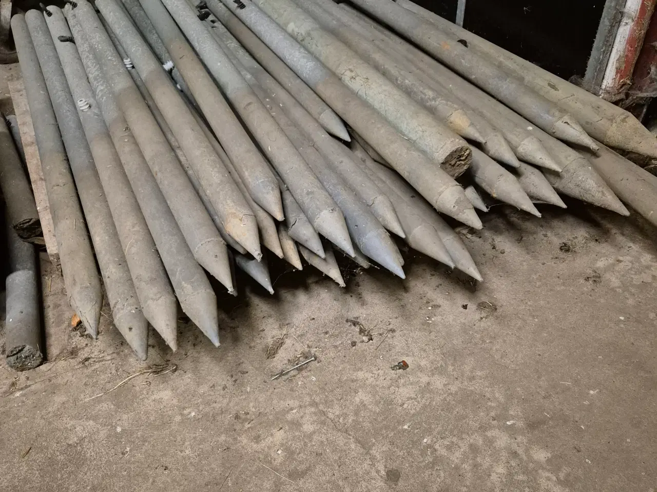 Billede 1 - Hegnspæle massive plastik 