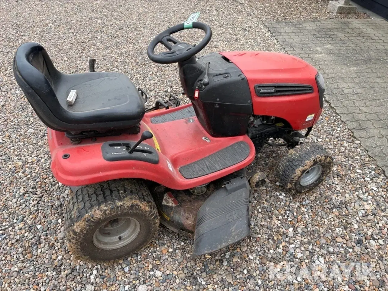 Billede 5 - Havetraktor og save Jonsered LT2317A