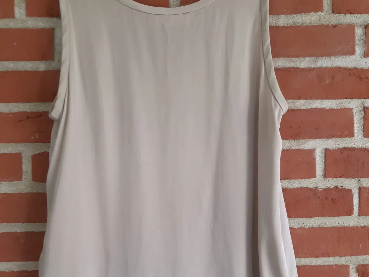 Billede 3 - Top, Rosemunde, med pynteknapper