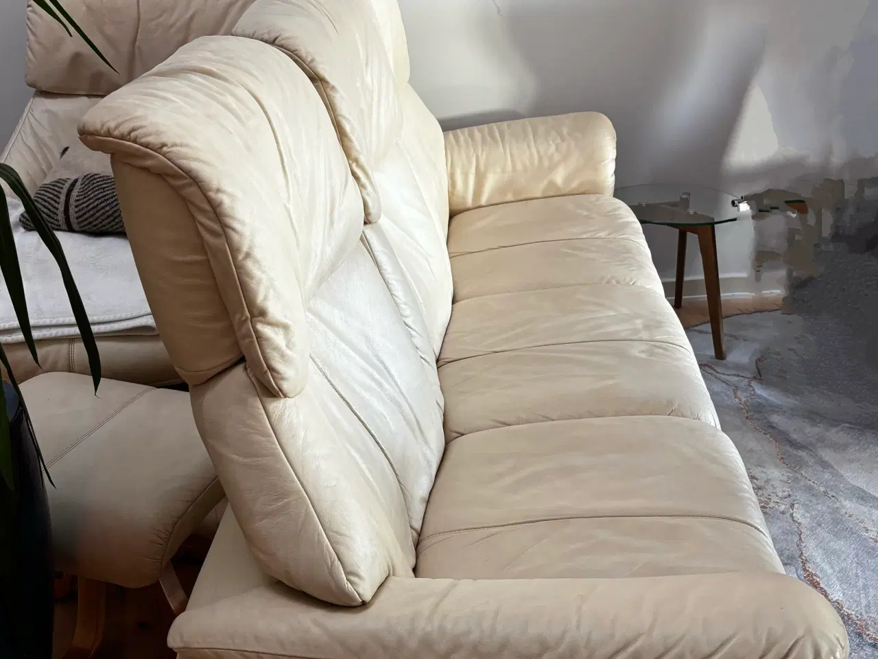 Billede 6 - BD Design møbelsæt i cremefarvet læder.