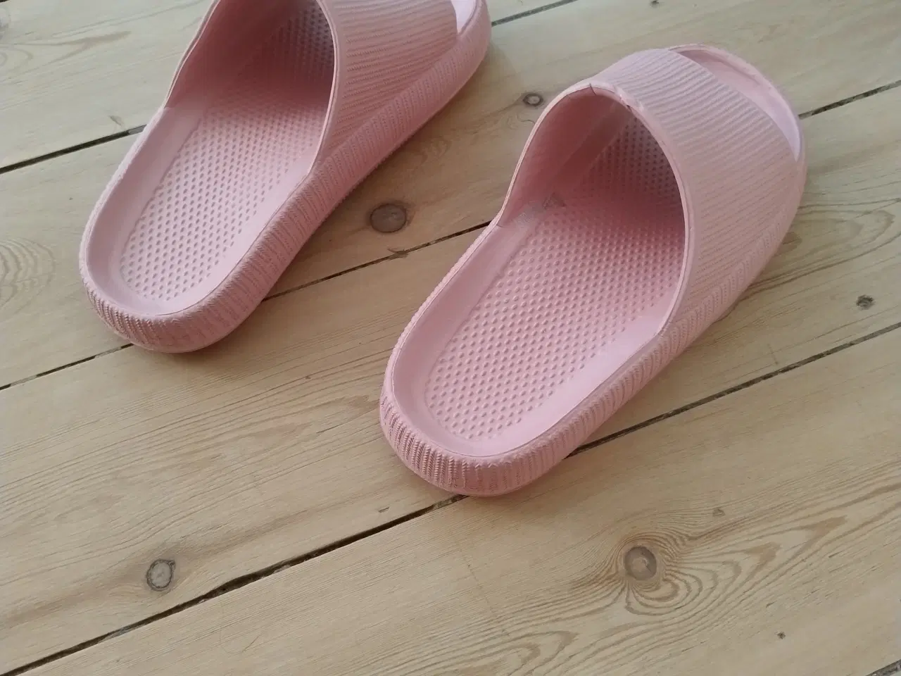 Billede 2 - Slippers sandaler fra Kvickly 