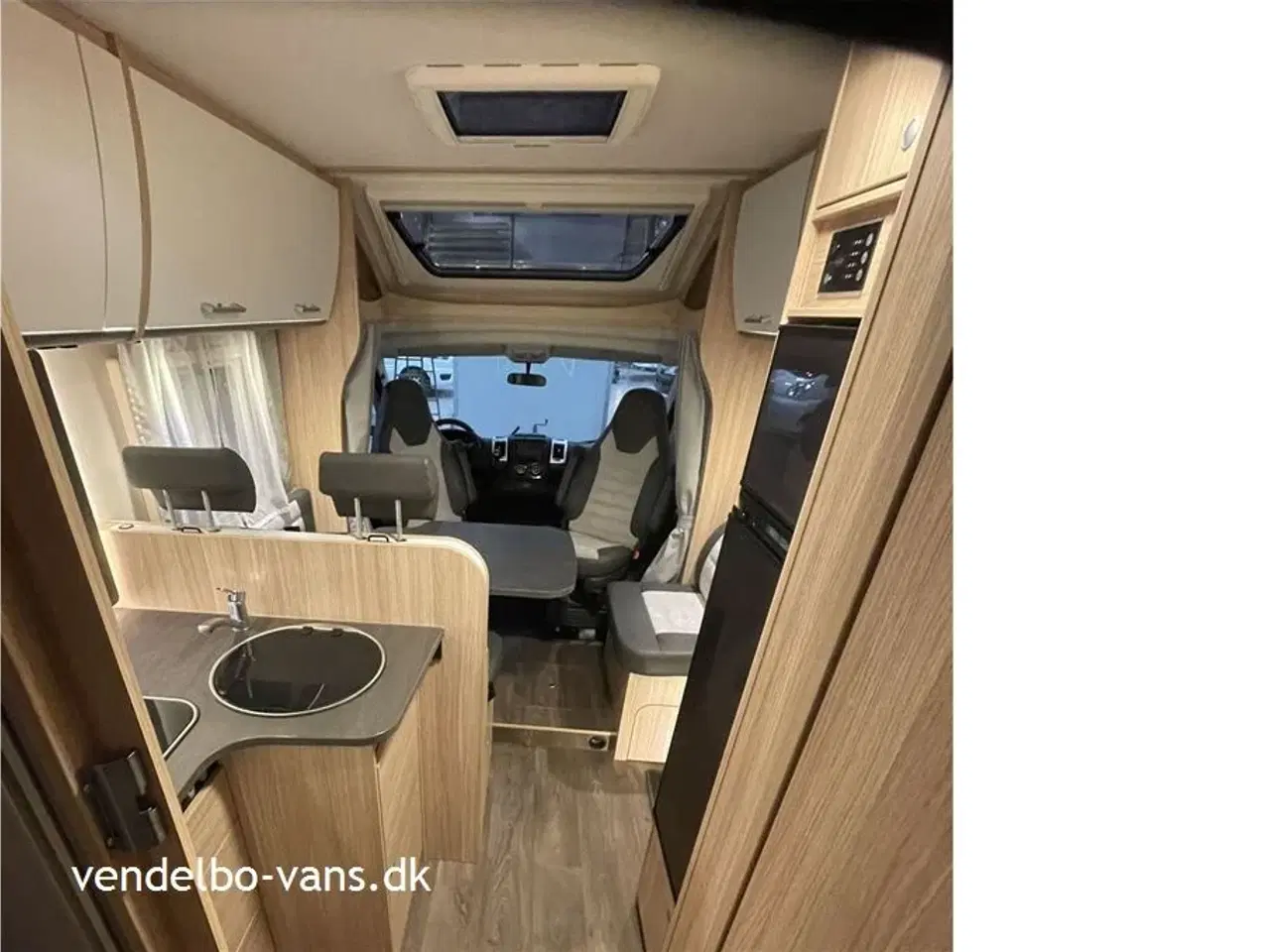 Billede 4 - 2021 - SunLight T 68 Adventure Edition   Enkeltsenge og stor garage