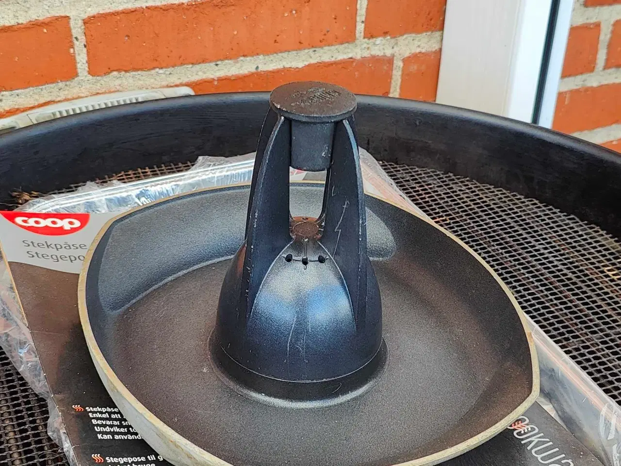 Billede 8 - Velholdt 57 cm kuglegrill