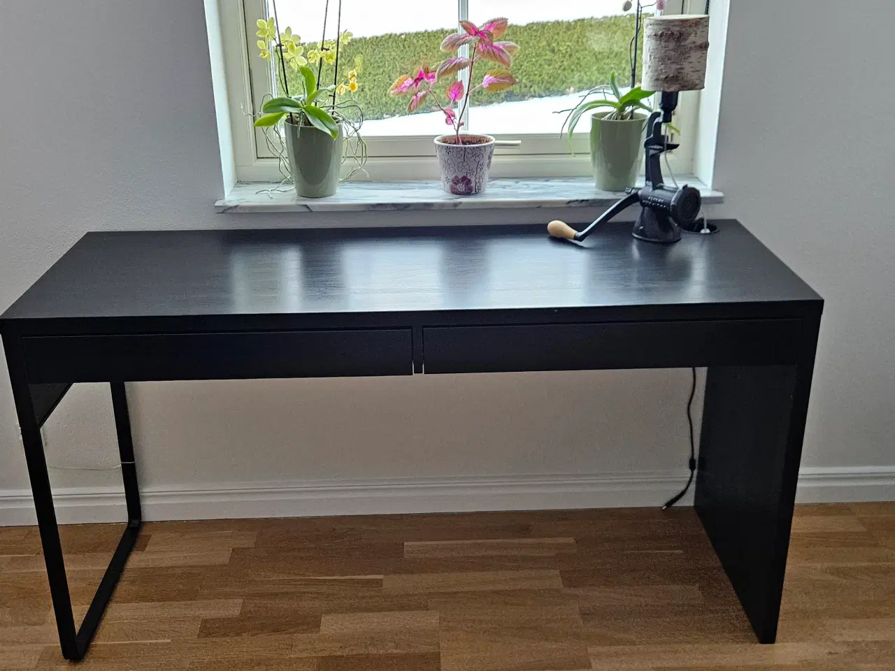 Billede 10 - Sovesofa, Reol, lille kommode på hjul, skrivebord,